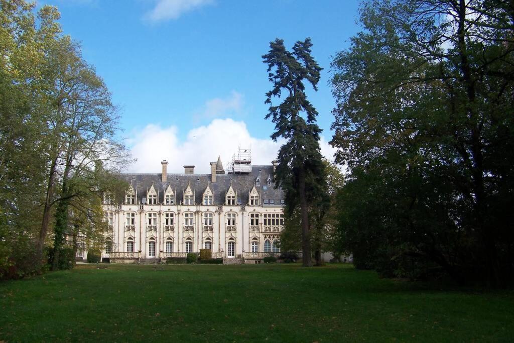 Charmant Studio Au Calme Tout Confort Dans Chateau Neo Gothique Proche Zenith Comet Orleans Parking Voiture Gratuit Wifi Haut Debit Rue Des Montees Exteriér fotografie