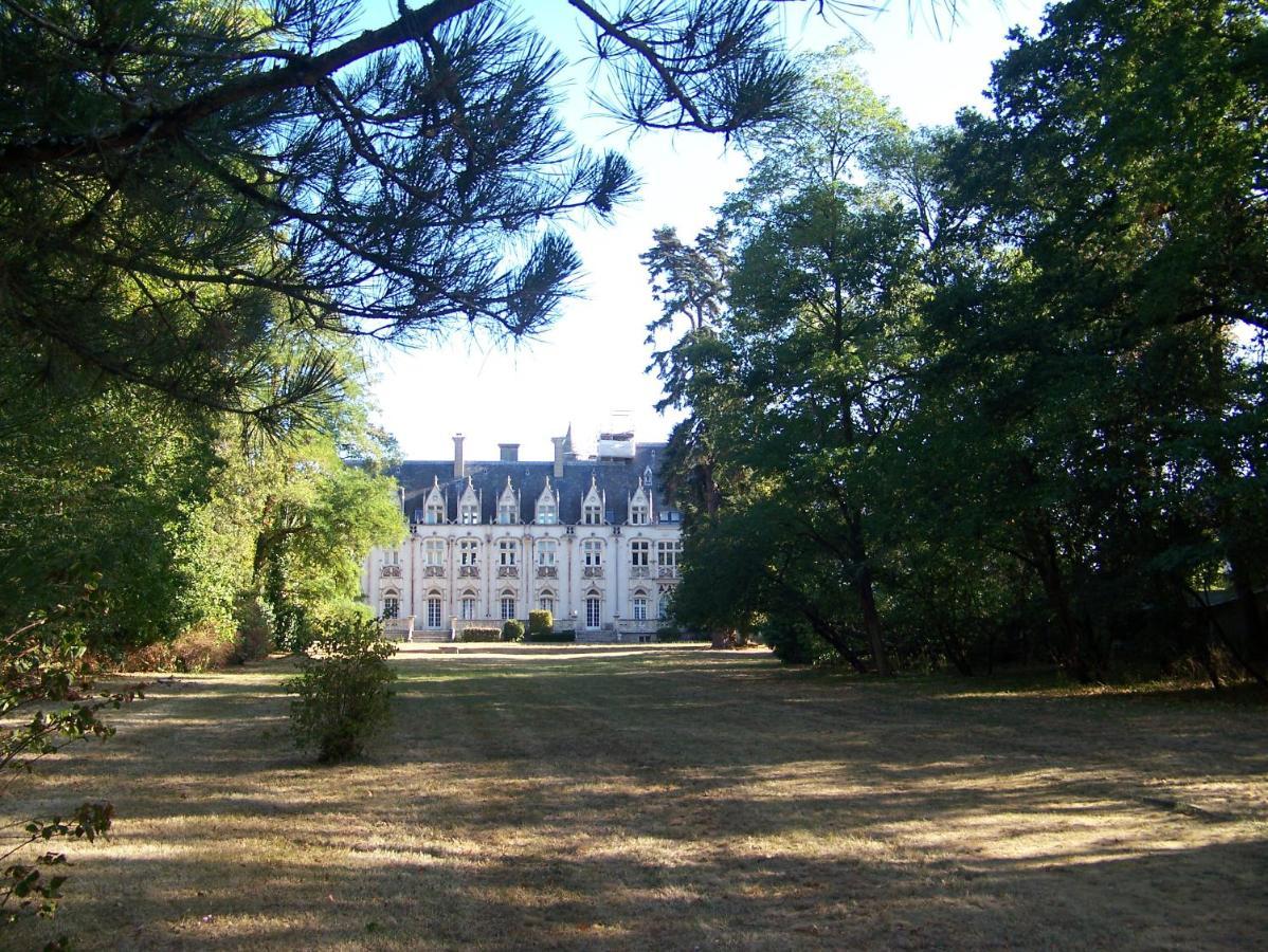 Charmant Studio Au Calme Tout Confort Dans Chateau Neo Gothique Proche Zenith Comet Orleans Parking Voiture Gratuit Wifi Haut Debit Rue Des Montees Exteriér fotografie